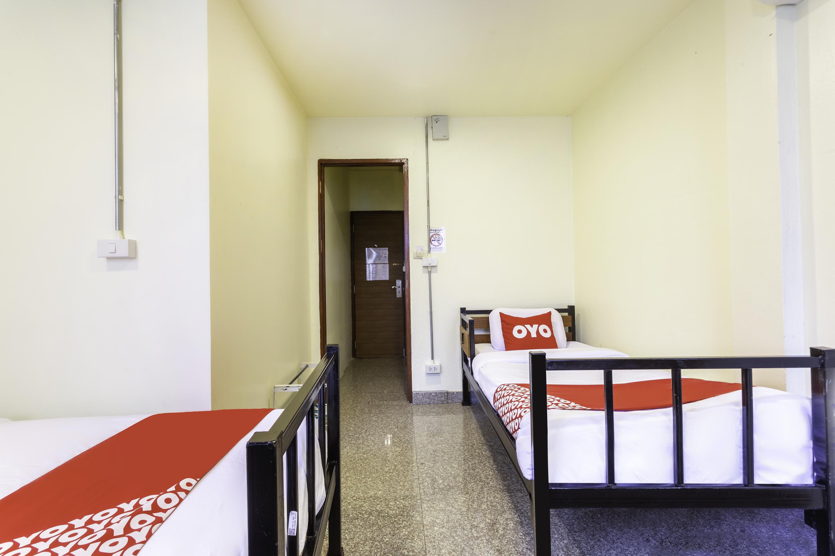 Oyo 928 Leaf Hostel Чиангмай Екстериор снимка