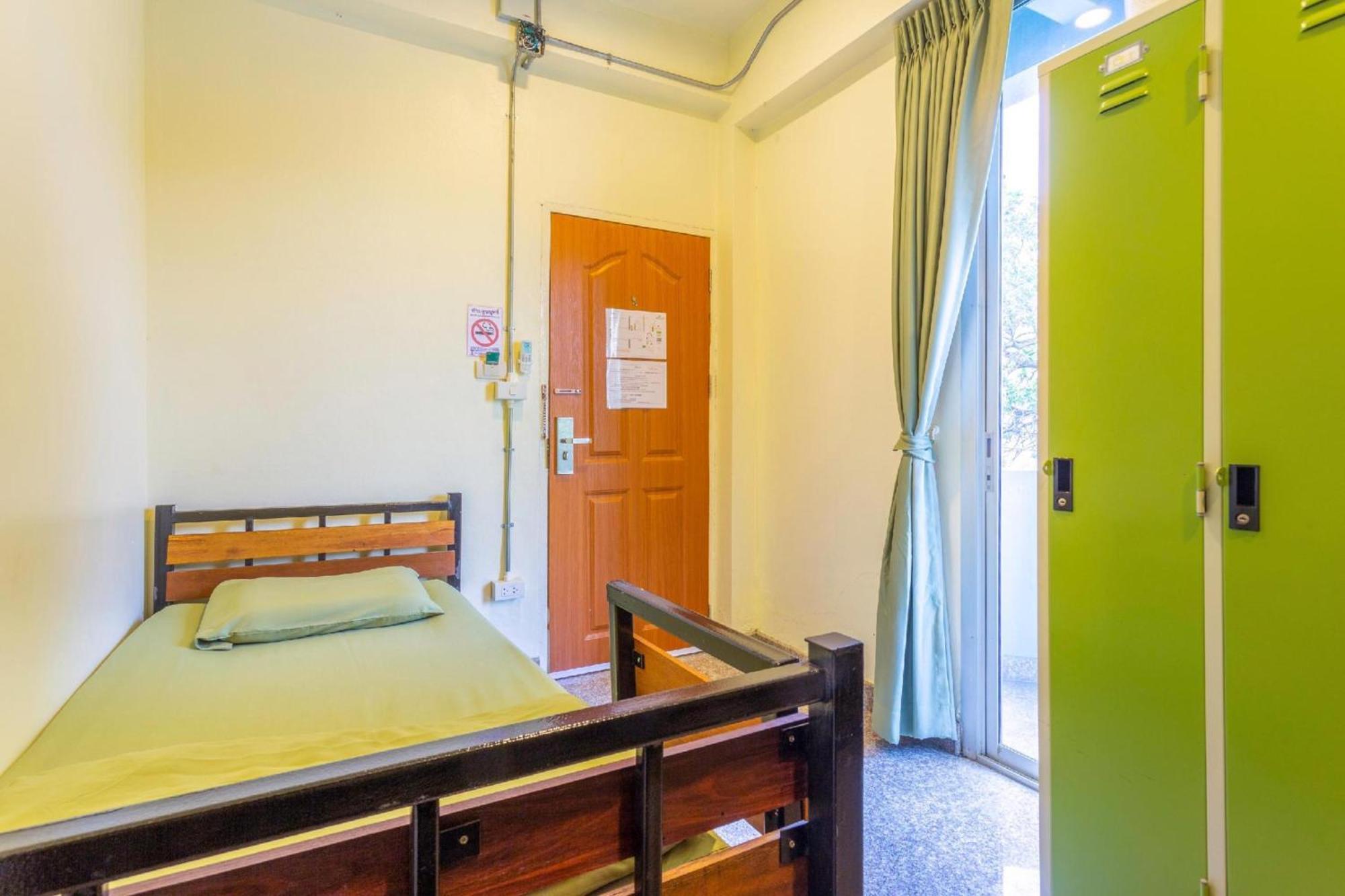 Oyo 928 Leaf Hostel Чиангмай Екстериор снимка