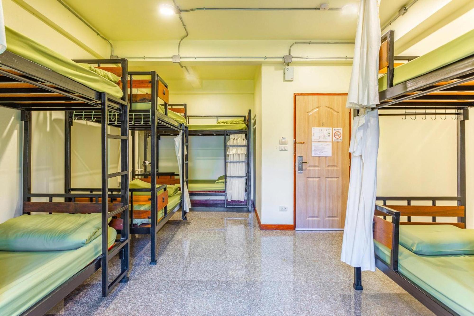 Oyo 928 Leaf Hostel Чиангмай Екстериор снимка