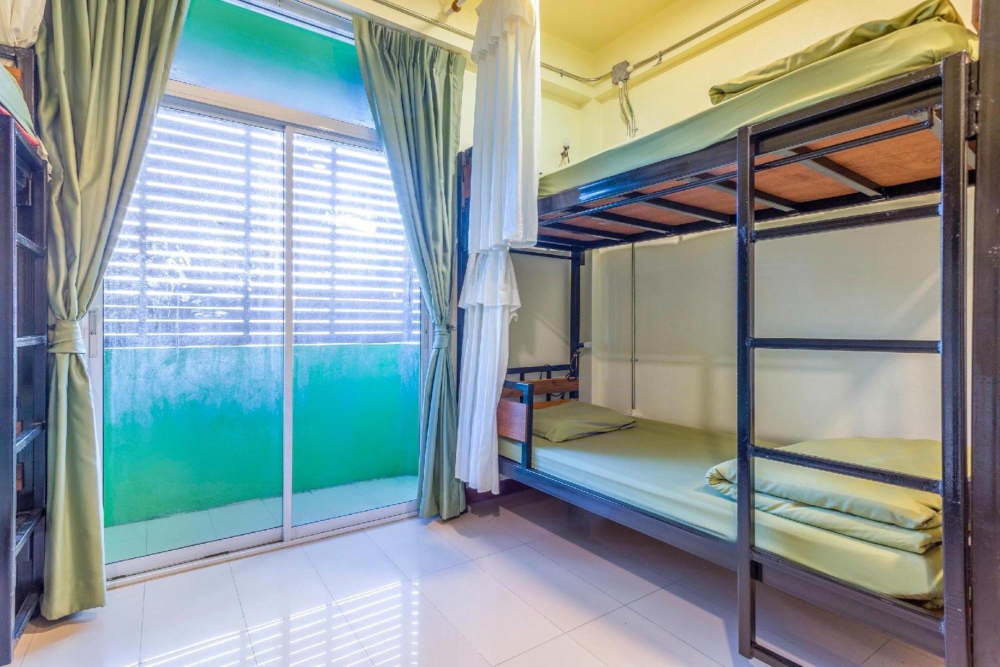 Oyo 928 Leaf Hostel Чиангмай Екстериор снимка