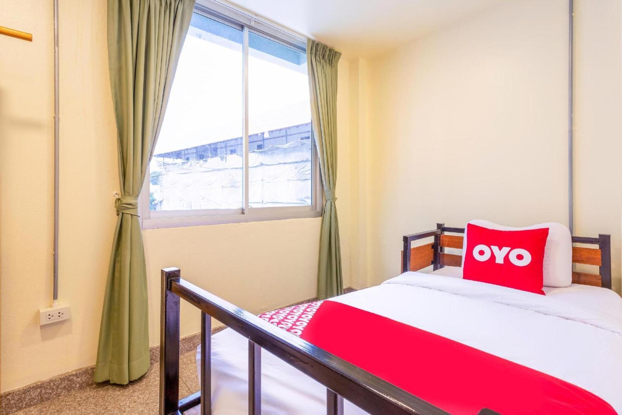 Oyo 928 Leaf Hostel Чиангмай Екстериор снимка