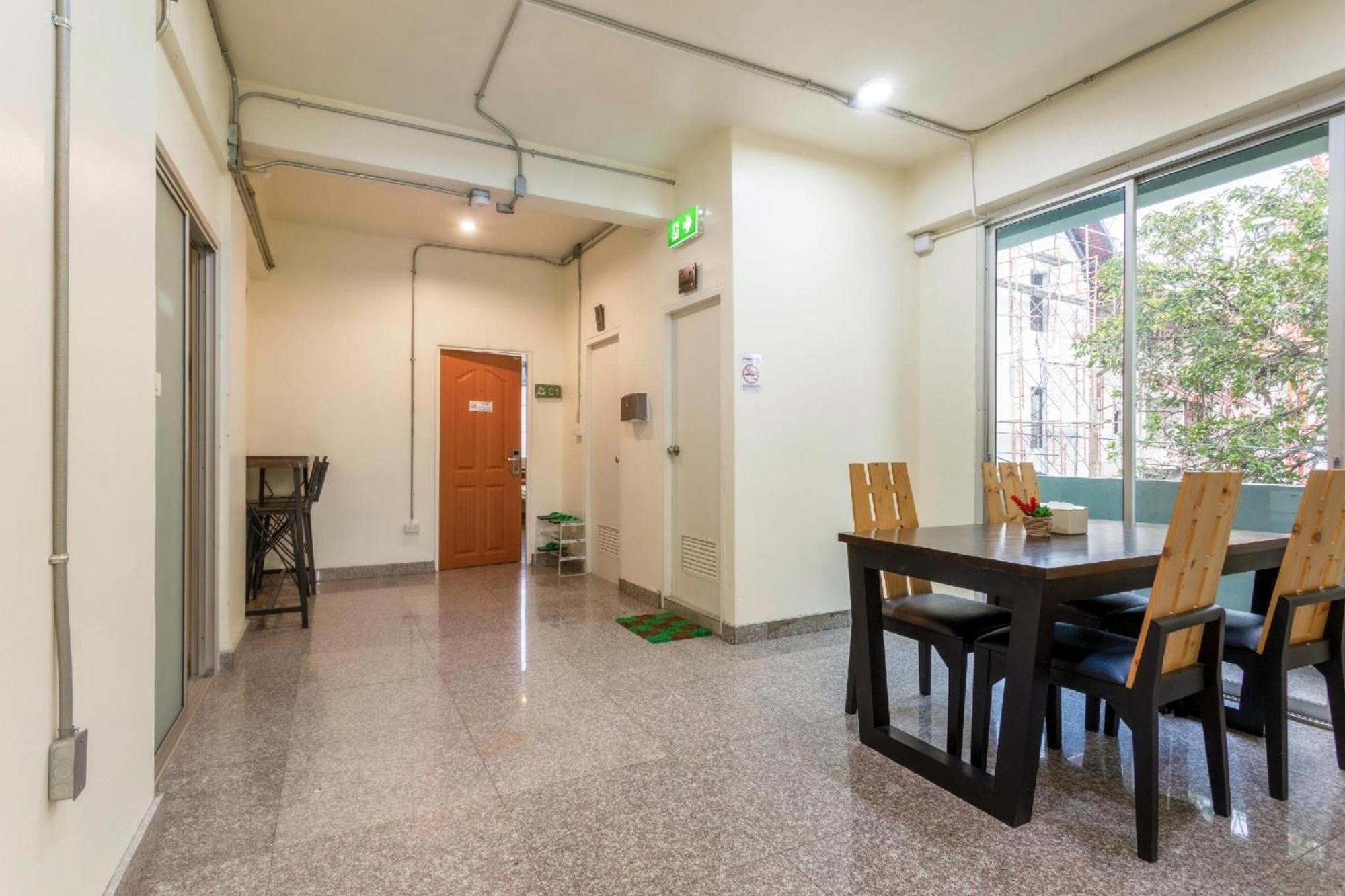 Oyo 928 Leaf Hostel Чиангмай Екстериор снимка